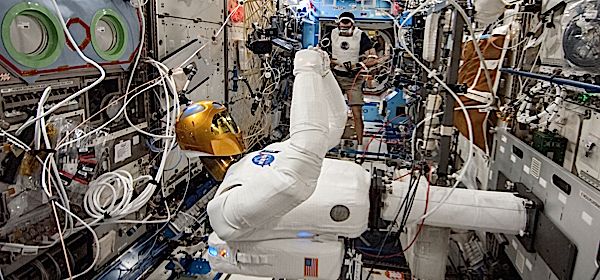 NASA's Robonaut krijgt benen voor ruimtewandelingen