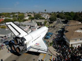 Spaceshuttle maakt laatste reis door straten Los Angeles