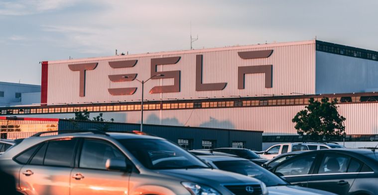 Toezichthouder: Tesla misleidt consumenten met Autopilot