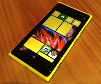 Nokia's Lumia 920 heeft Windows Phone 8 en kan draadloos opladen