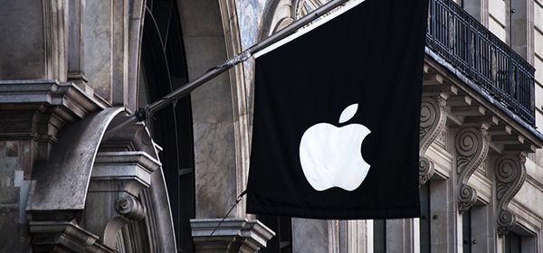 Apple mag tassen van winkelmedewerkers controleren