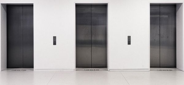 Deze lift voorspelt naar welke verdieping je moet
