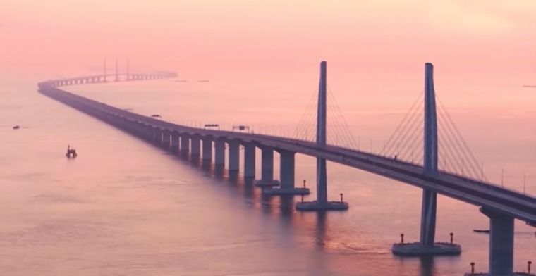 Langste zeebrug ooit verbindt Hong Kong met rest van China