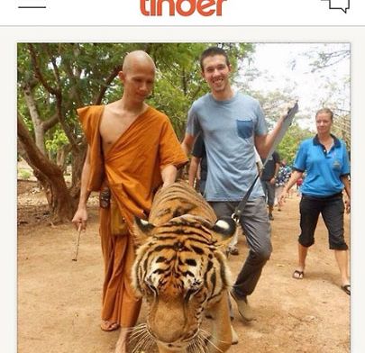 Rage op Tinder: mannen poseren met tijgers