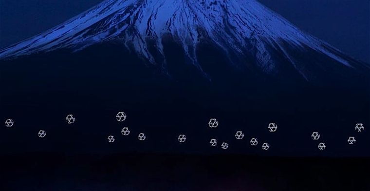 Prachtig: Droneballet aan de voet van Mount Fuji