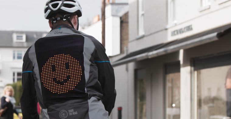 Emoji-jas helpt met communiceren op de fiets