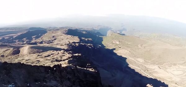 Video: Vlieg mee van de Kilimanjaro af