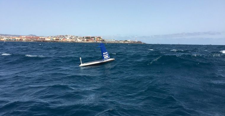 Autonoom zeilbootje steekt Atlantische Ocean over