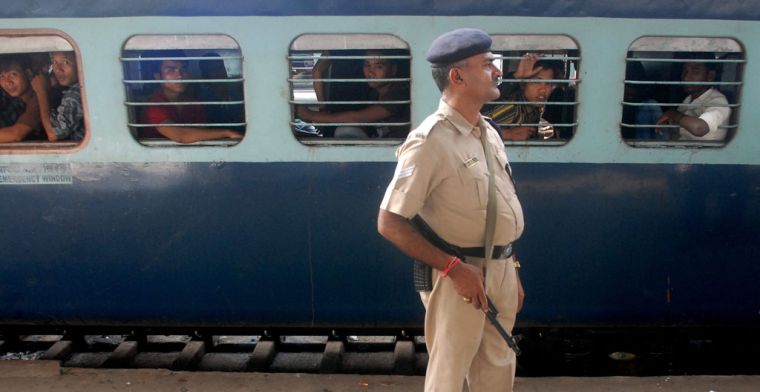 Drie tieners komen om tijdens maken selfie op spoor India