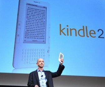 Ebooks passeren papier bij Amazon