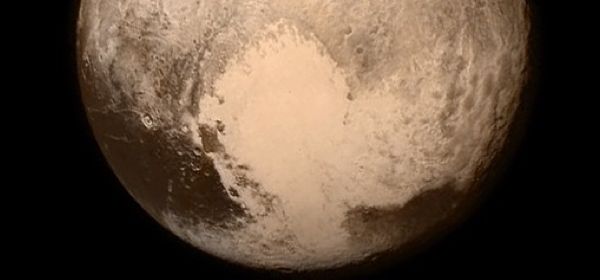 New Horizons stuurt de eerste kraakheldere foto van Pluto