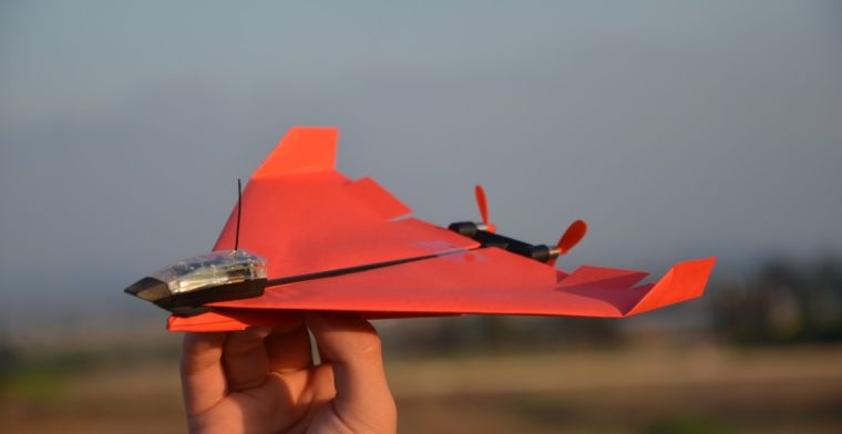 Met app bestuurbaar papieren vliegtuigje weer hit op Kickstarter