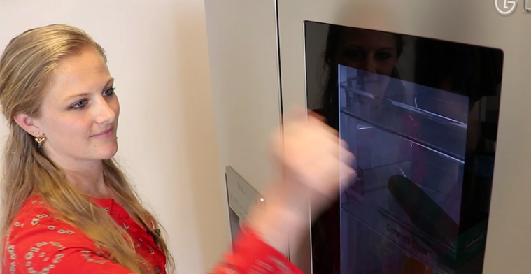 Deze koelkast laat je na kloppen zien wat er in staat