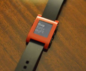 Pebble-smartwatch eindelijk naar eerste 70 duizend kopers