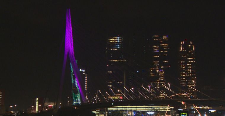 Erasmusbrug gehackt: iedereen kon kleur Rotterdamse brug aanpassen