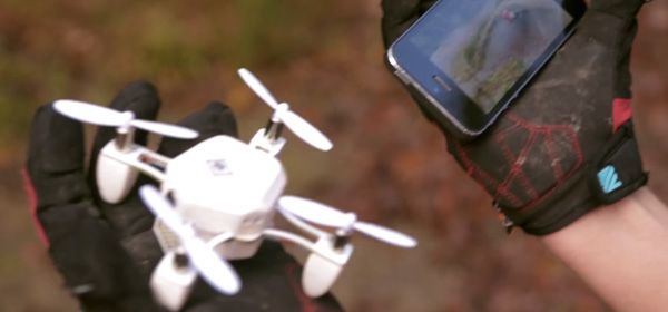 Gewone selfies zijn saai, in 2015 maken we 'dronies'