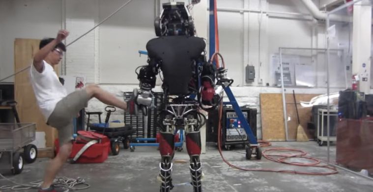 Video: Atlas-robot valt nu écht niet meer omver