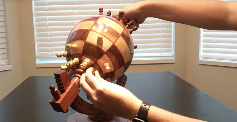 Video: schaken op een magnetische globe