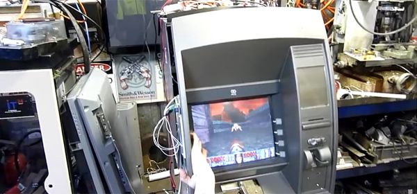 Hackers bouwen pinautomaat om tot Doom-automaat