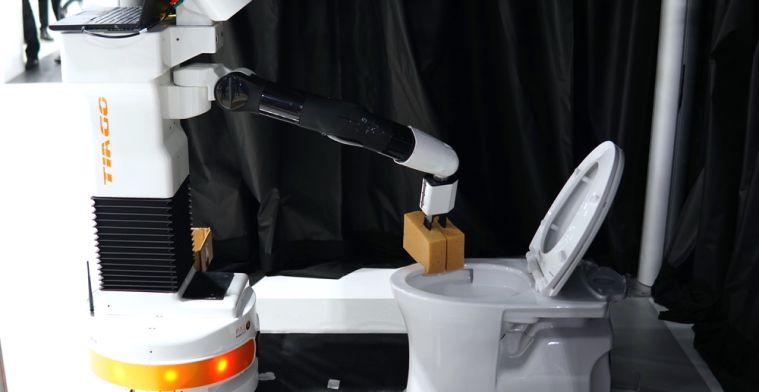 Deze robot maakt de wc schoon