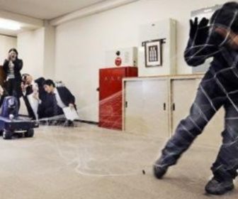 Japanse robocop vangt inbrekers