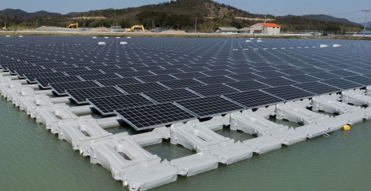 Japan start bouw grootste drijvende zonneboerderij