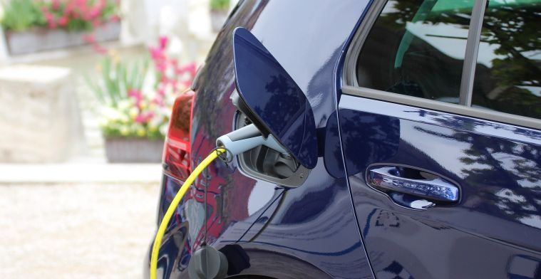Met je elektrische auto kan je verdienen aan stroom leveren