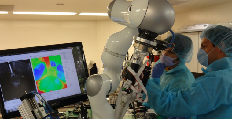 Semi-autonome robot snijdt preciezer dan chirurg