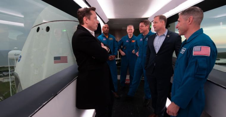 Musk verwacht eerste bemande SpaceX-vlucht in de lente