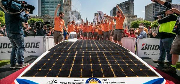 TU Delft wint 'ongekend spannende' World Solar Challenge