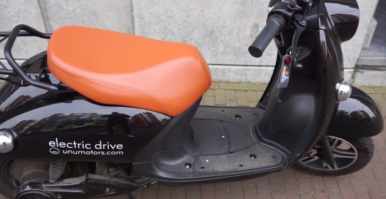 Elektrische Unu-scooter met draagbare accu wil scootermarkt veroveren