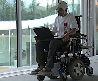 Slimme rolstoel navigeert simpel op gedachte