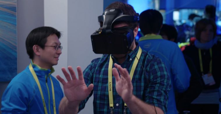 Gespot op CES: Intel-bril mengt echte en virtuele wereld