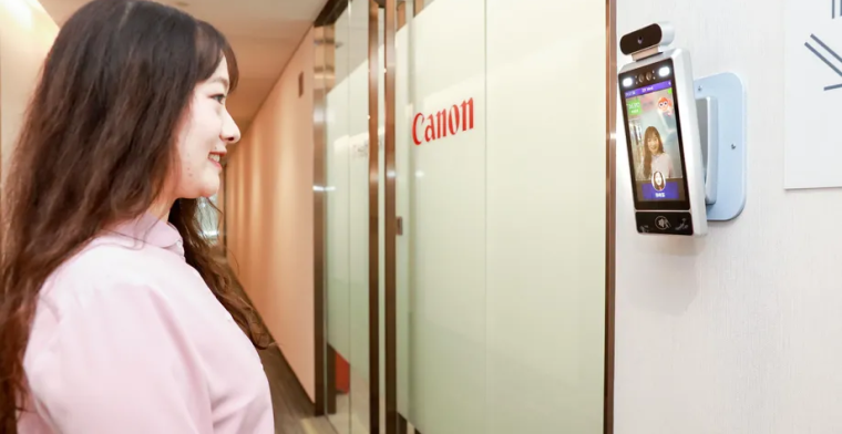 Werknemers Canon in China moeten glimlachen om op kantoor te komen
