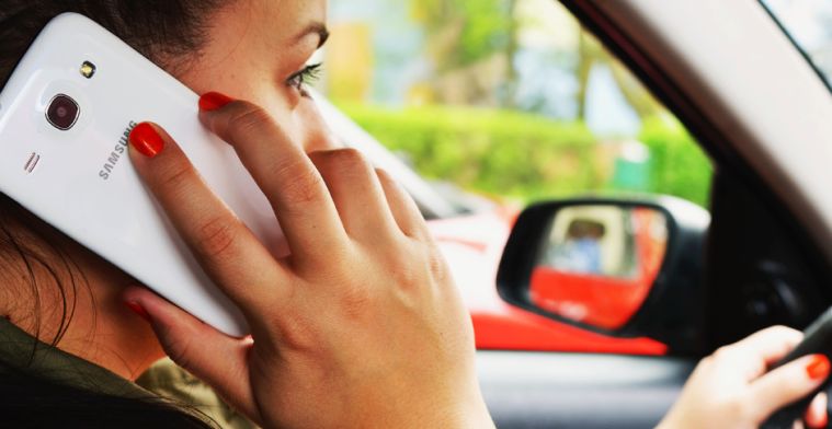 'Smartphone automatisch blokkeren in rijdende auto'