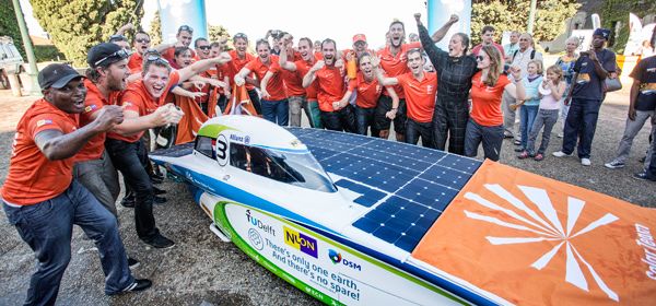 Zonnewagen TU Delft wint ook in Zuid-Afrika