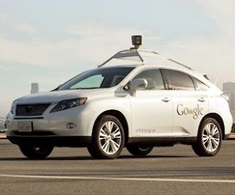 Uitverkoren Google-medewerkers mogen forenzen in zelfrijdende auto