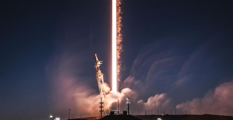 SpaceX lanceert satelliet ter grootte van een stadsbus