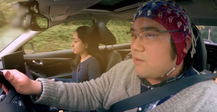 Video: auto reageert sneller door breinscan bestuurder