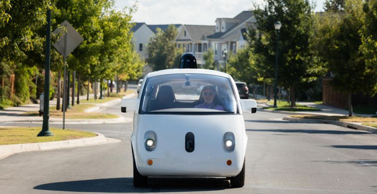 Google spinoff Waymo patenteert auto die 'verslapt' bij aanrijding