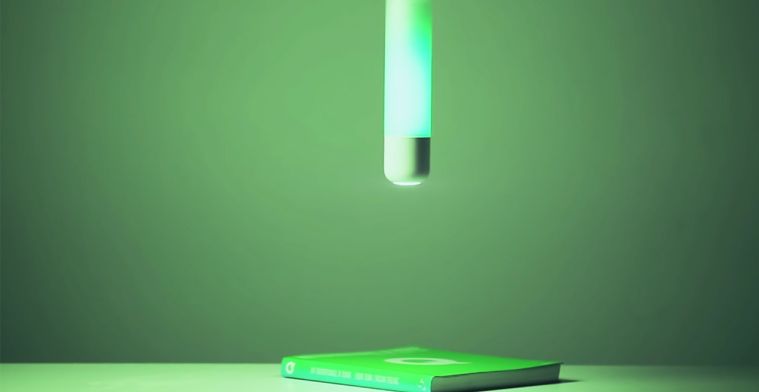 Designlamp verandert van kleur op basis van omgevingskleuren