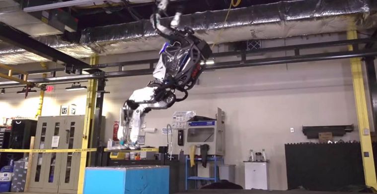 Video: Atlas-robot maakt nu ook achterwaartse salto's