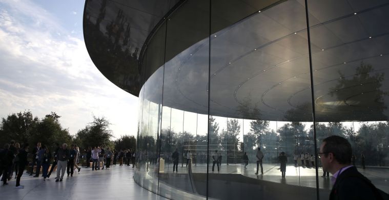 Drie gewonden door glazen kantoor Apple