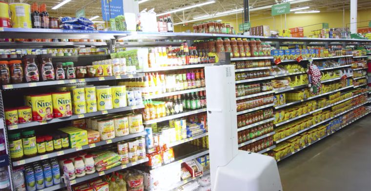 Robot controleert vakkenvullers in Walmart-supermarkten