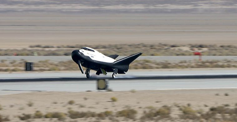 Ruimtevliegtuig Dream Chaser maakt eerste geslaagde testvlucht