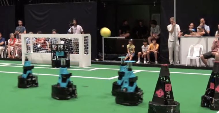 Eindhovense robots pakken zevende wereldtitel op WK Robotvoetbal