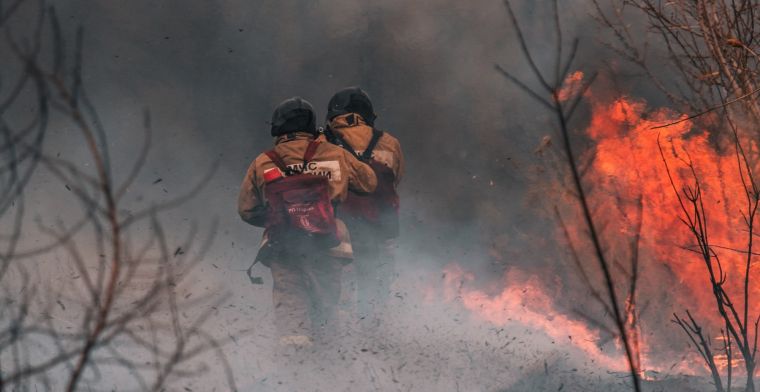 iPhone 14 redt gezin uit vlammenzee op Hawaï dankzij noodoproep via satelliet