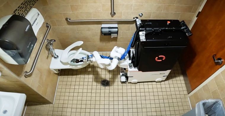 Altijd een schone wc: deze robot maakt autonoom de toiletten op kantoor schoon