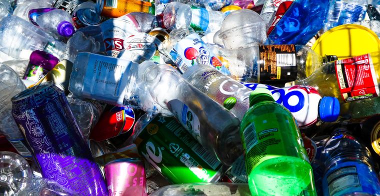 Wetenschappers: groene waterstof is 'gratis' uit plastic afval te produceren