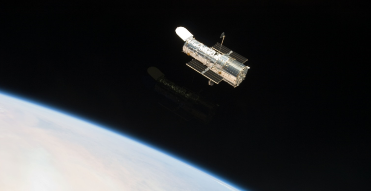 Ruimtetelescoop Hubble hangt aan een zijden (gyroscoop)draadje